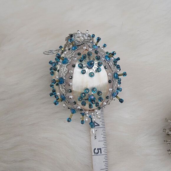 Set Of 2 Vintage Push pin Ornaments - Picture 4 of 5